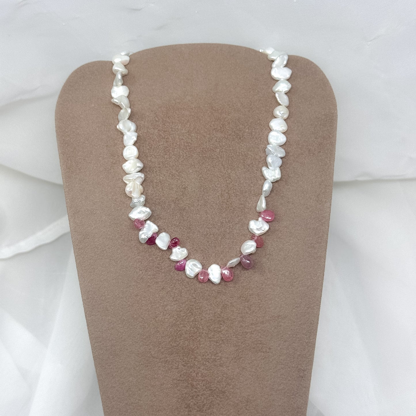 Collana perle tonde bianche e zaffiri rosa - PU103 - Lumiere Bijoux