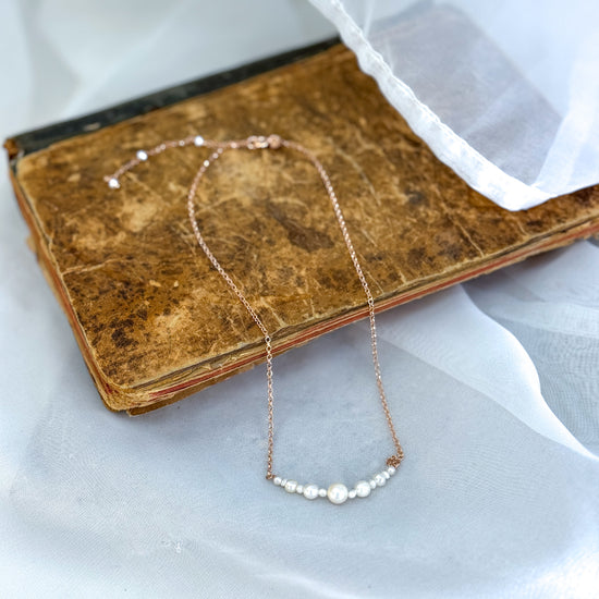 Collana catena rolò cm 35 e mezzaluna di perle - Lumiere Bijoux