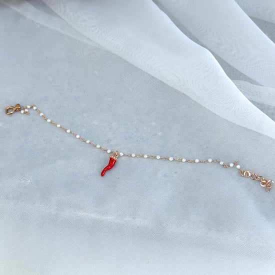 Bracciale porta fortuna rado perle e cornetto rosso pendente - Lumiere Bijoux