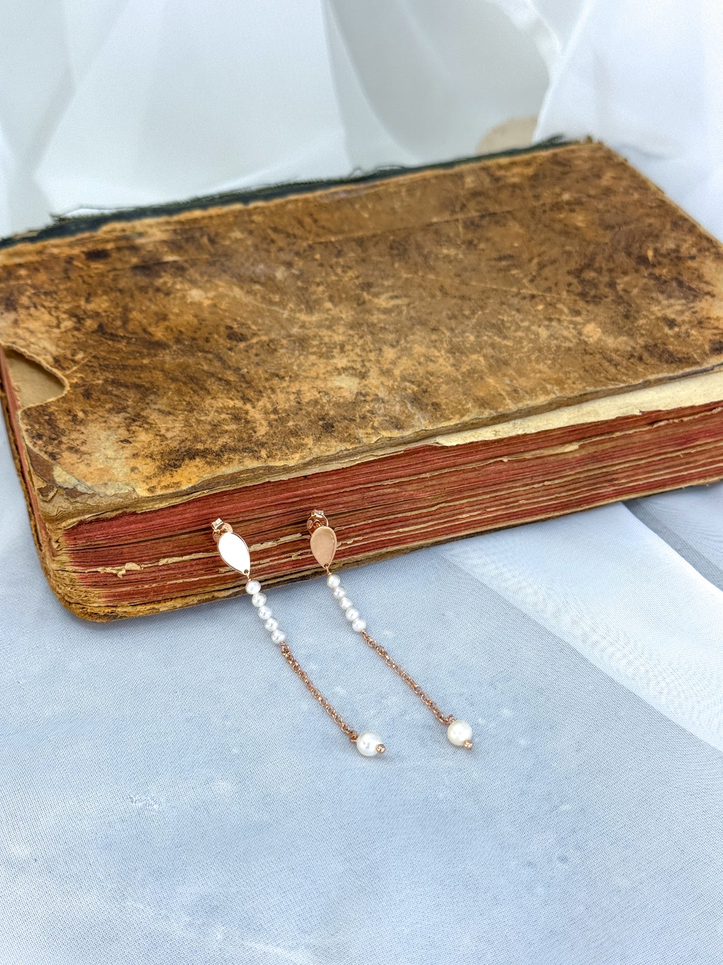 Coppia orecchini pendenti con goccia rosé e perle - Lumiere Bijoux