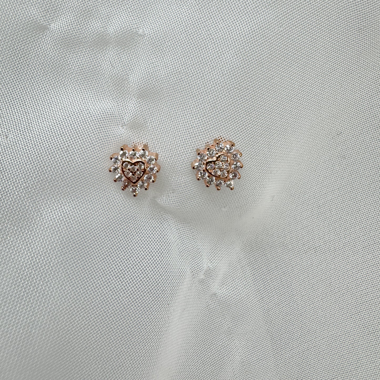 Coppia micro orecchini lobo cuore sacro con zirconi - Lumiere Bijoux