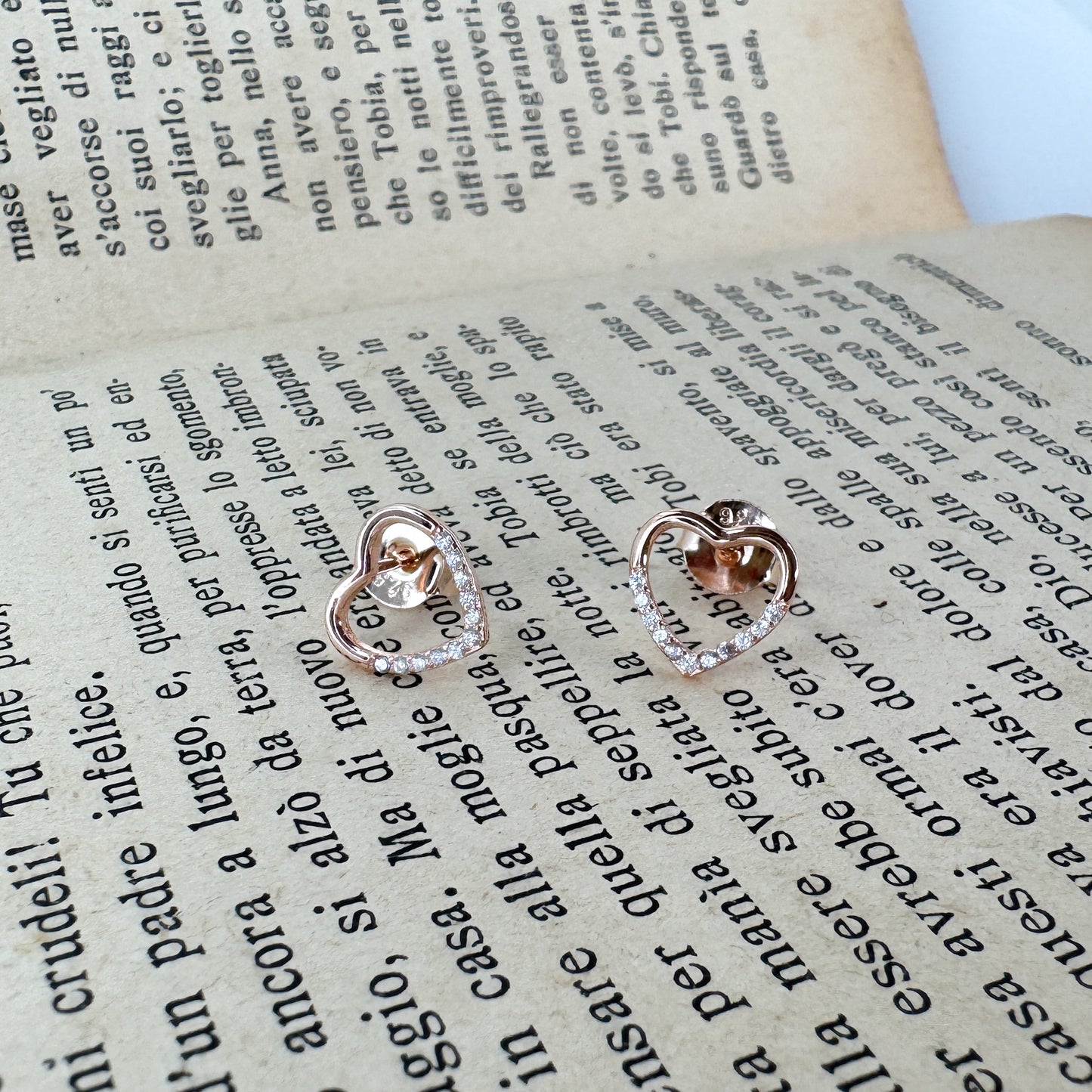 Coppia orecchini lobo cuore vuoto metà zirconi - Lumiere Bijoux