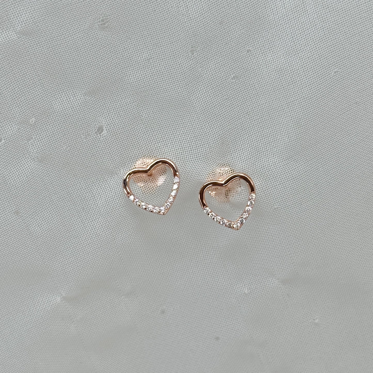 Coppia orecchini lobo cuore vuoto metà zirconi - Lumiere Bijoux