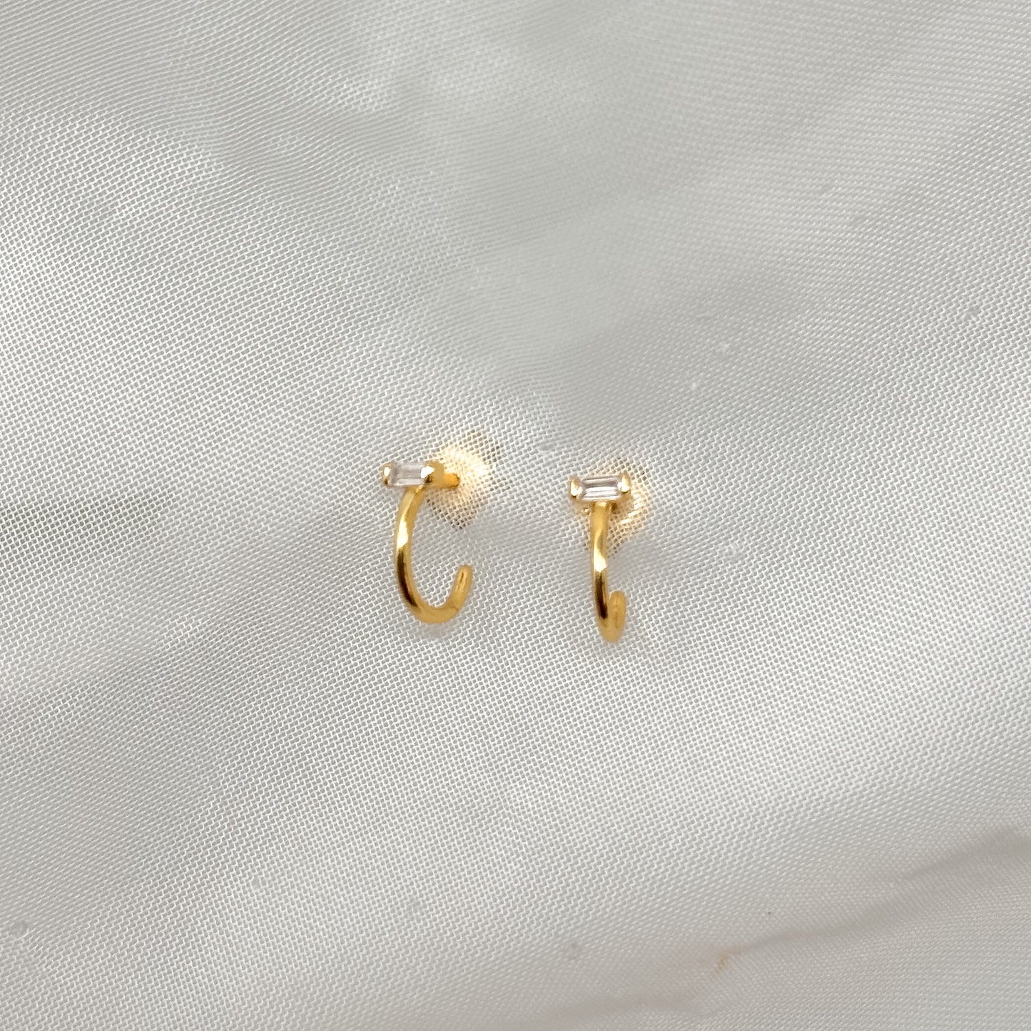 Coppia orecchini cerchietto con zircone rettangolare - Lumiere Bijoux