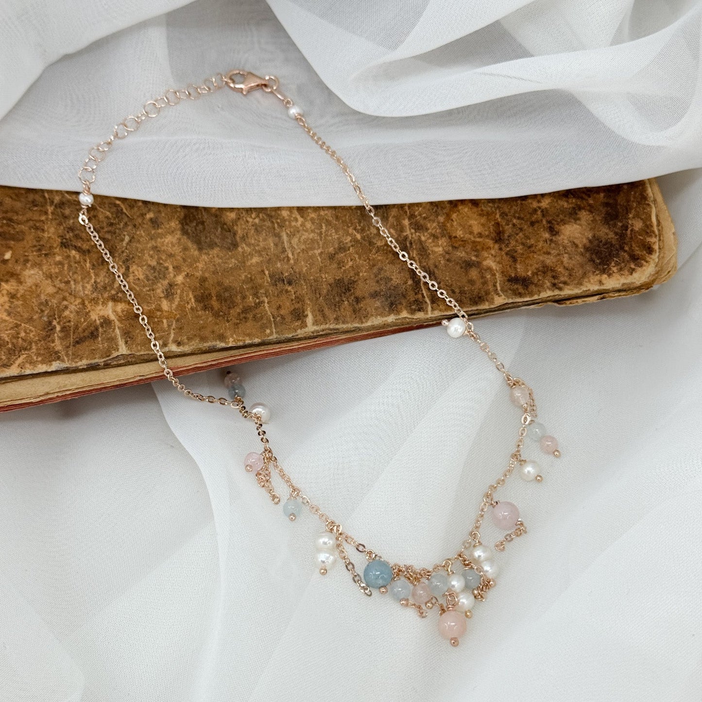 Collana cm 35 cascata di perle e pietre pendenti - Floreali - Lumiere Bijoux