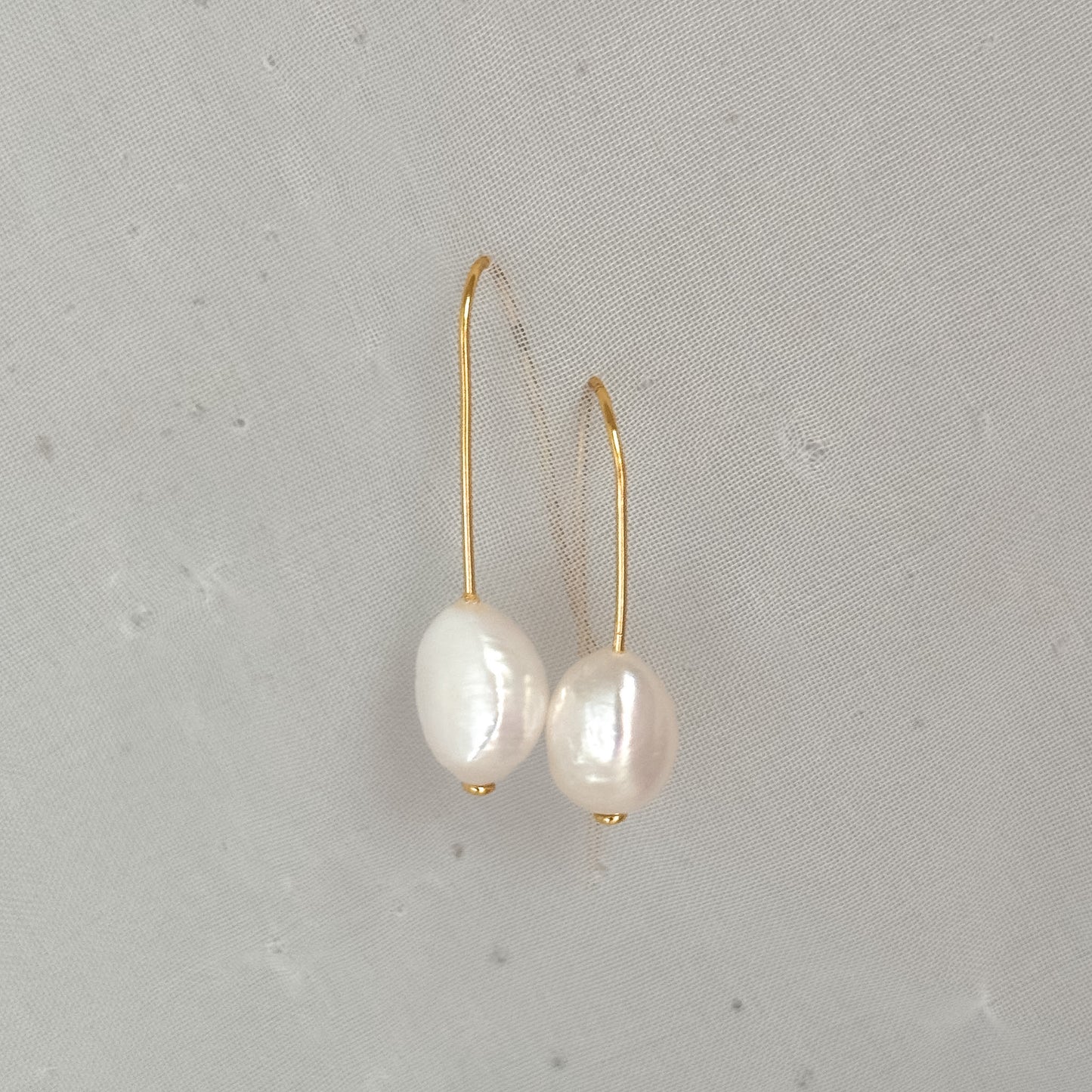 Coppia orecchini amo con perla ovale irregolare - Lumiere Bijoux