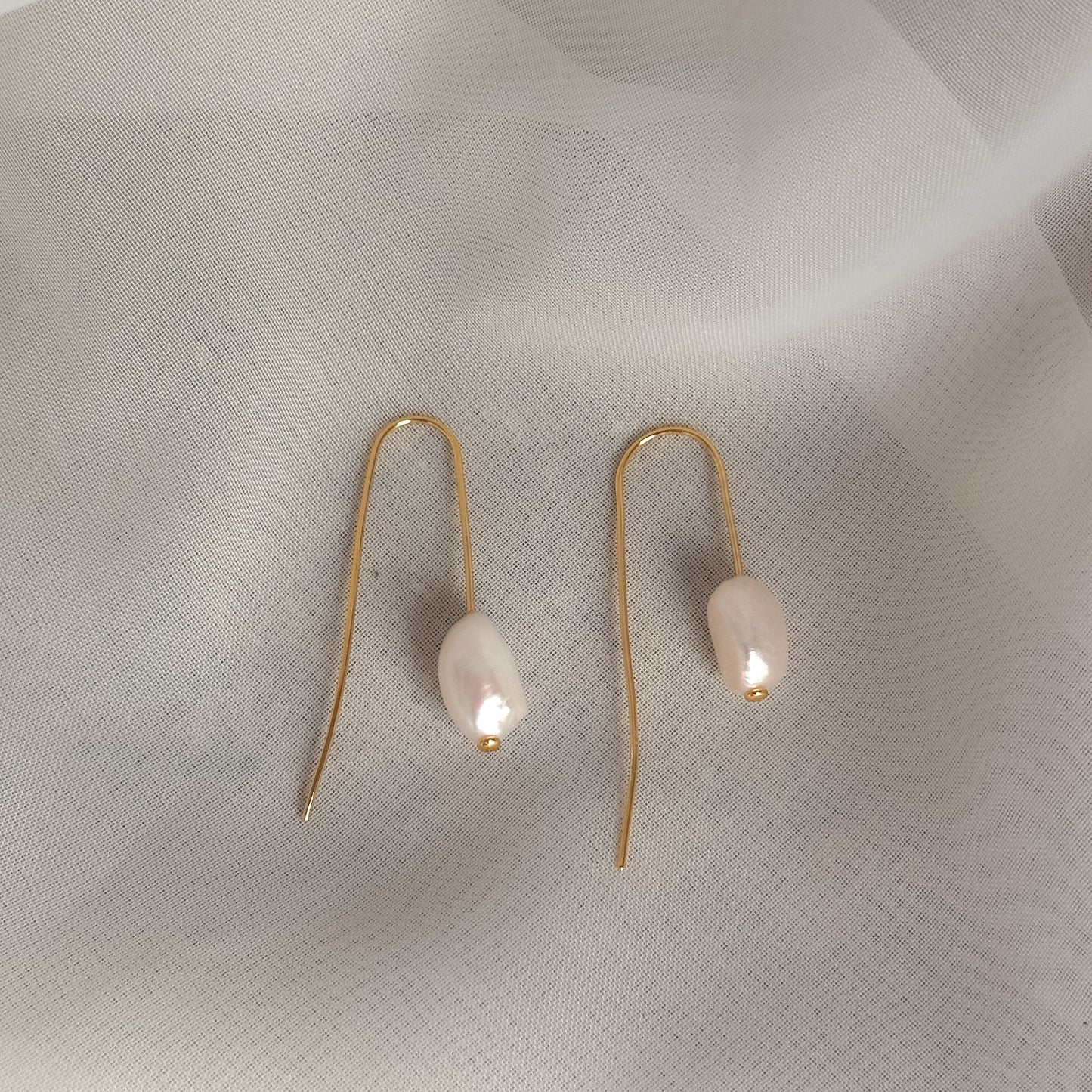 Coppia orecchini amo con perla ovale irregolare - Lumiere Bijoux