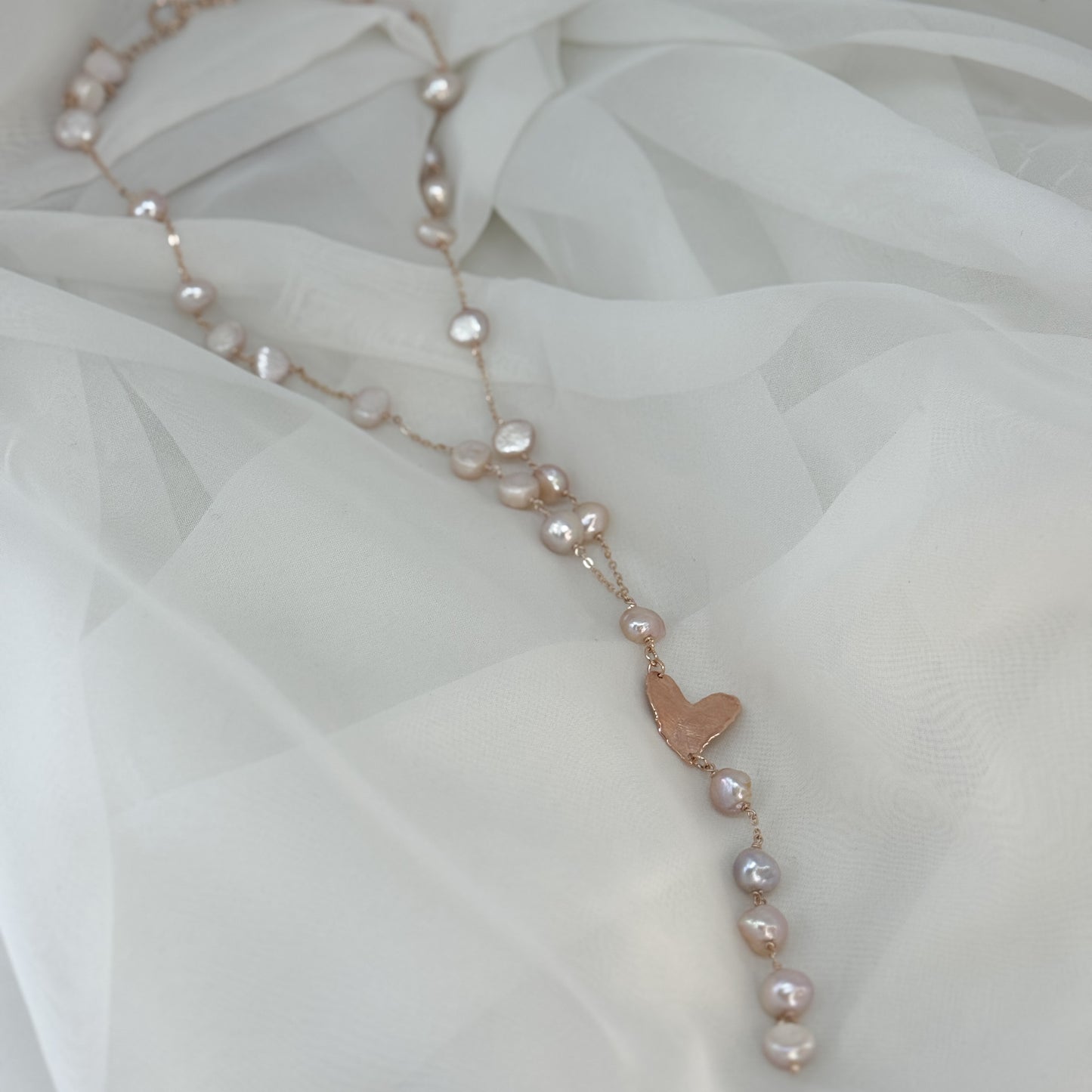 Collana rosario perle di burro con cuore foglia satinato - Lumiere Bijoux