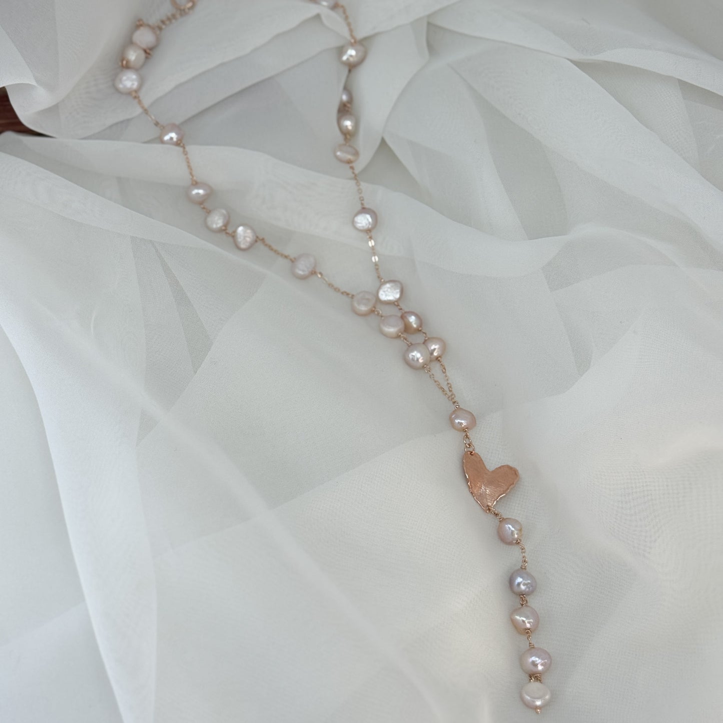 Collana rosario perle di burro con cuore foglia satinato - Lumiere Bijoux