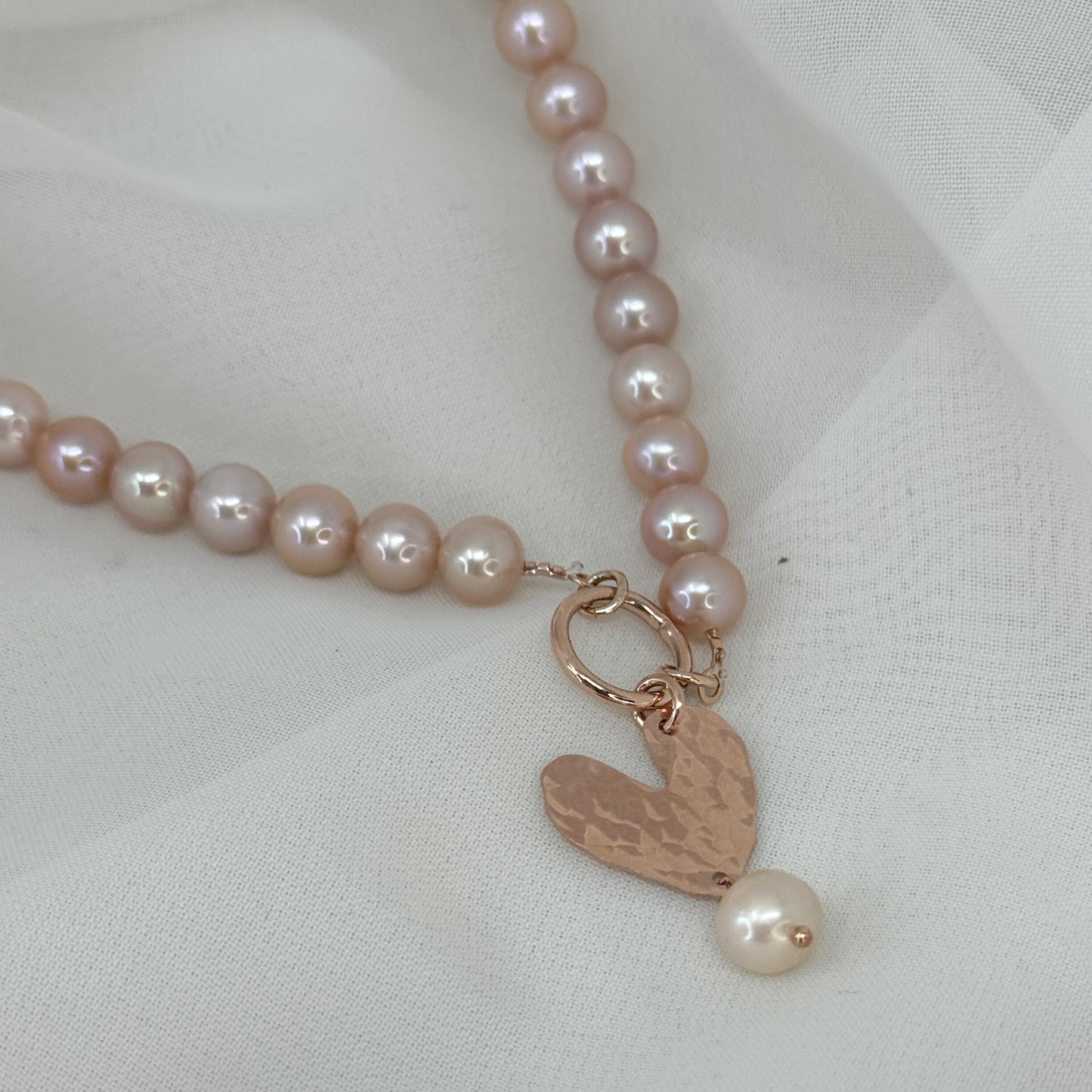 Collana di perle rosa tonde con cuore NINI pendente - Lumiere Bijoux