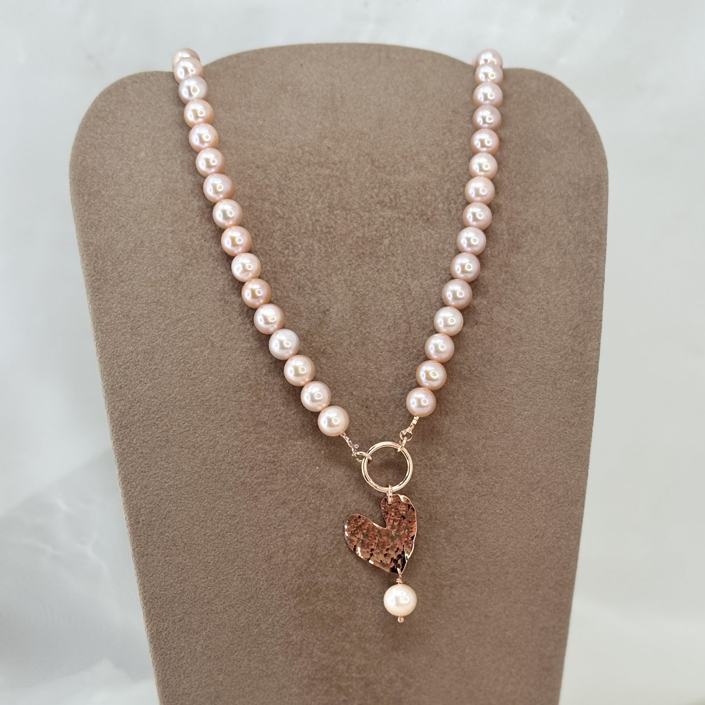 Collana di perle rosa tonde con cuore NINI pendente - Lumiere Bijoux