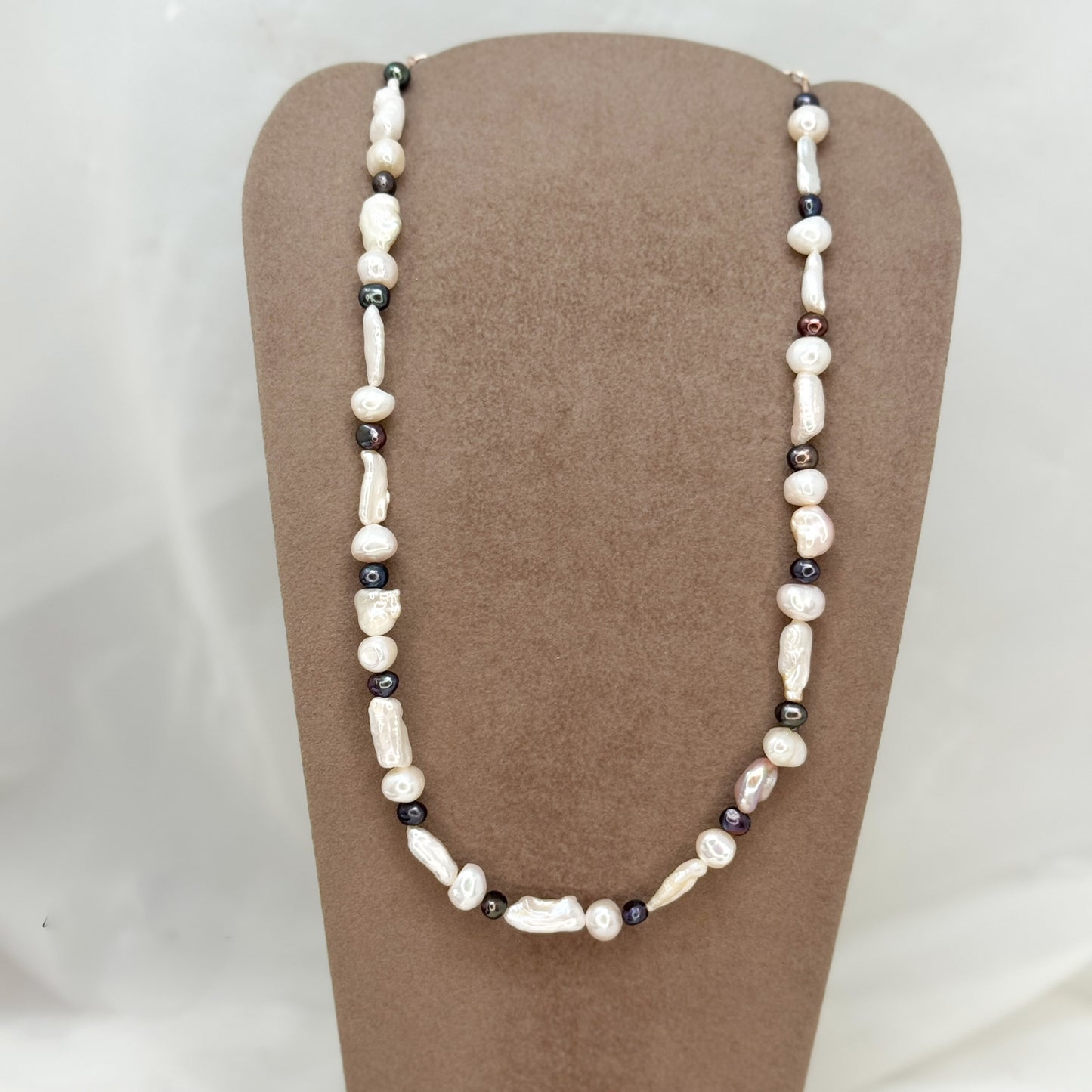 Collana di perle bianche e cioccolato - Pezzo Unico 41 - Lumiere Bijoux