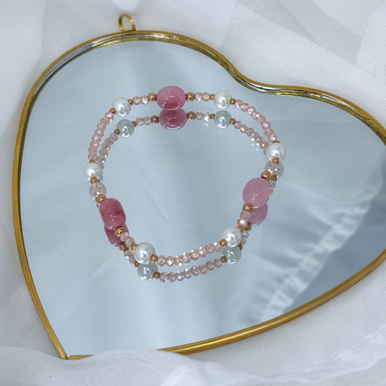 Bracciale elastico con cristalli cipria pepite rosé pietre rosa e perle bianche - Lumiere Bijoux