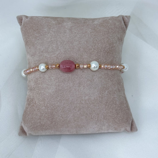 Bracciale elastico con cristalli cipria pepite rosé pietre rosa e perle bianche - Lumiere Bijoux