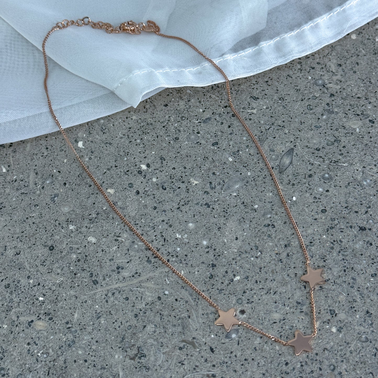 Collana choker catena grumette con 3 stelle o 3 cuori in linea da 0.8 mm argento 925 rosé - cm 35 ESSENZIALE - Lumiere Bijoux