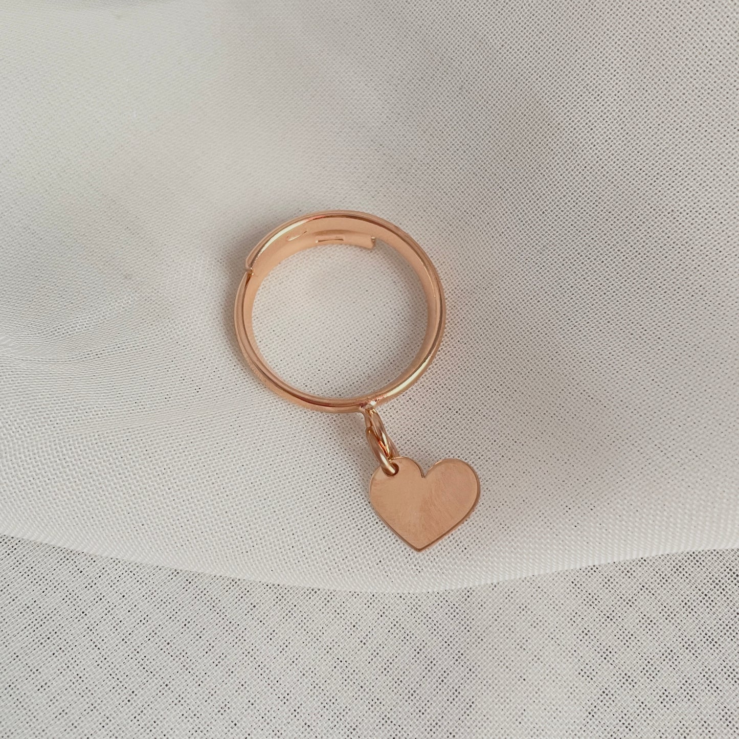Anello regolabile rosè con un piccolo cuore da 1 cm pendente - Lumiere Bijoux
