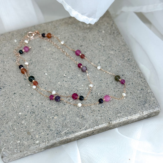 Collana lunga cm 85 catena rolò in argento 925 rosé alternata da perle bianche e pietre multicolore - Lumiere Bijoux