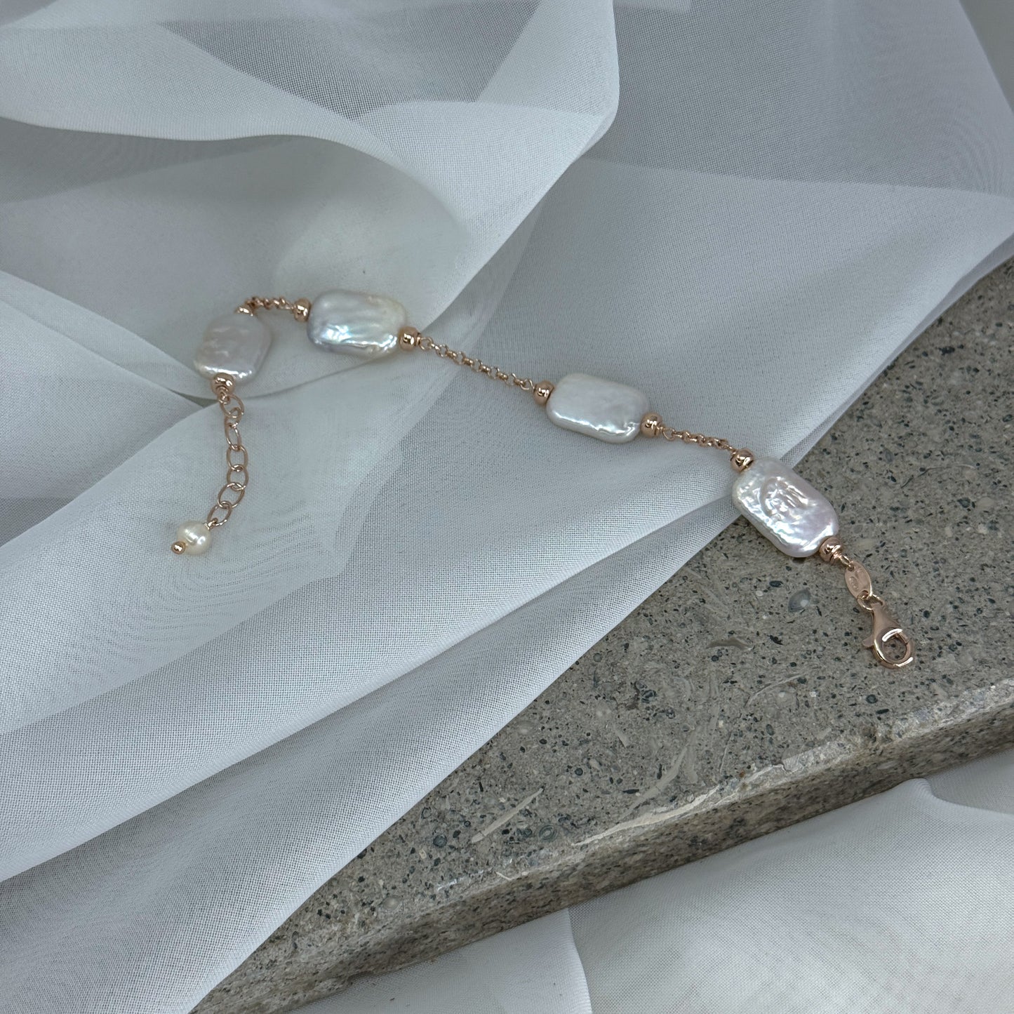 Bracciale catena rolò alternata da perle rettangolari bianche - Lumiere Bijoux