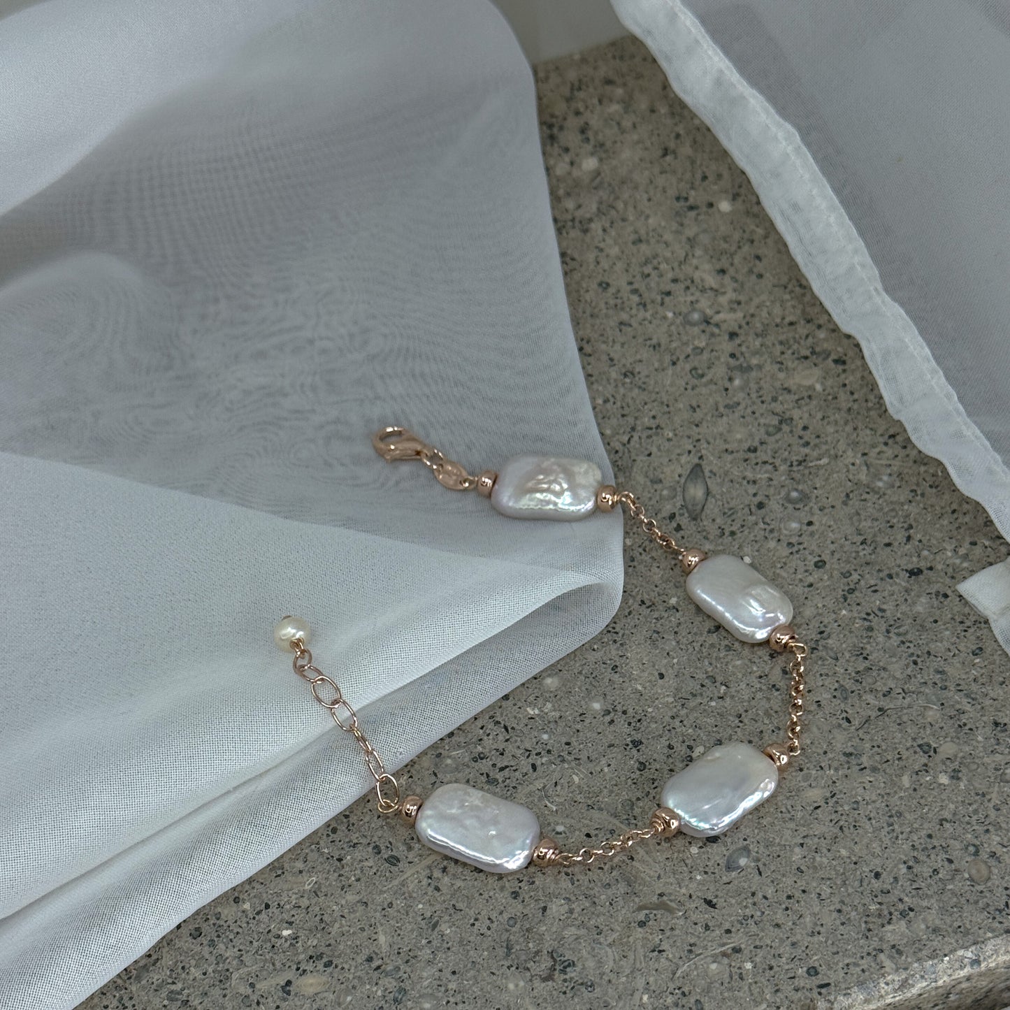 Bracciale catena rolò alternata da perle rettangolari bianche - Lumiere Bijoux