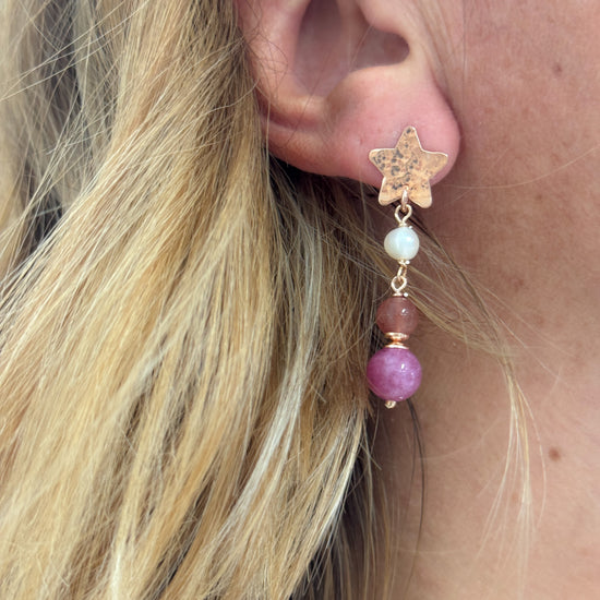 Coppia orecchini pendenti in argento 925 rosé con stelle battute perle e pietre multicolore - Lumiere Bijoux