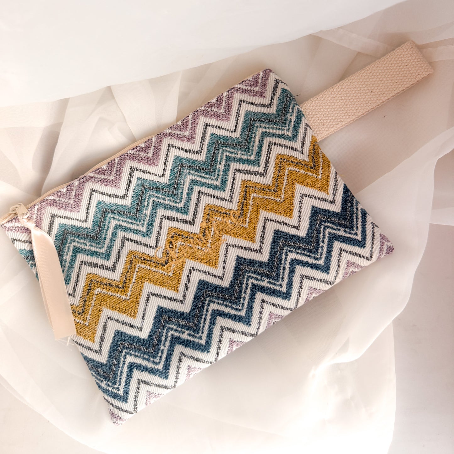 Pochette Grande con fascia stampa a zigzag ocra/lilla/azzurro