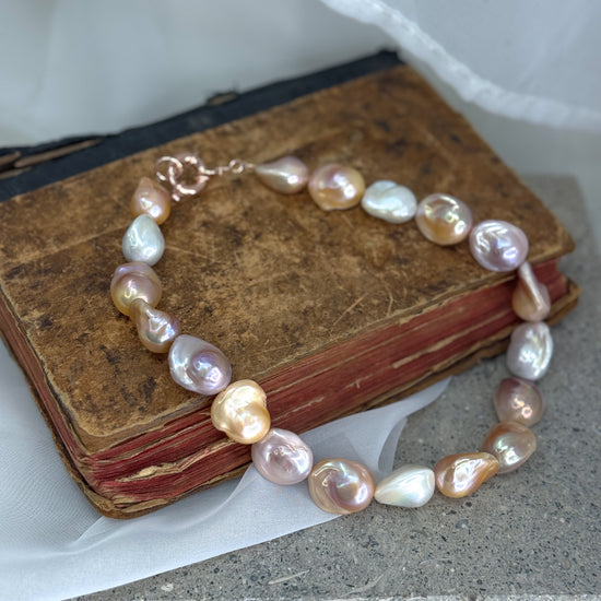 Collana PECULIAR con perle barocche champagne bianche e lilla - Pezzo unico - Lumiere Bijoux