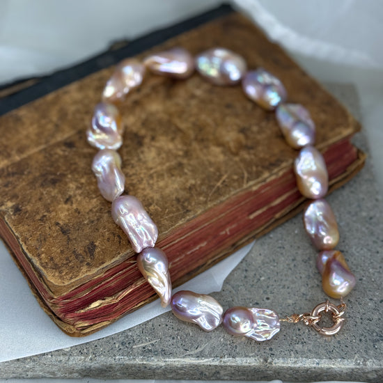 Collana ROMANTICA con perle barocche lilla e rosa - Pezzo unico - Lumiere Bijoux