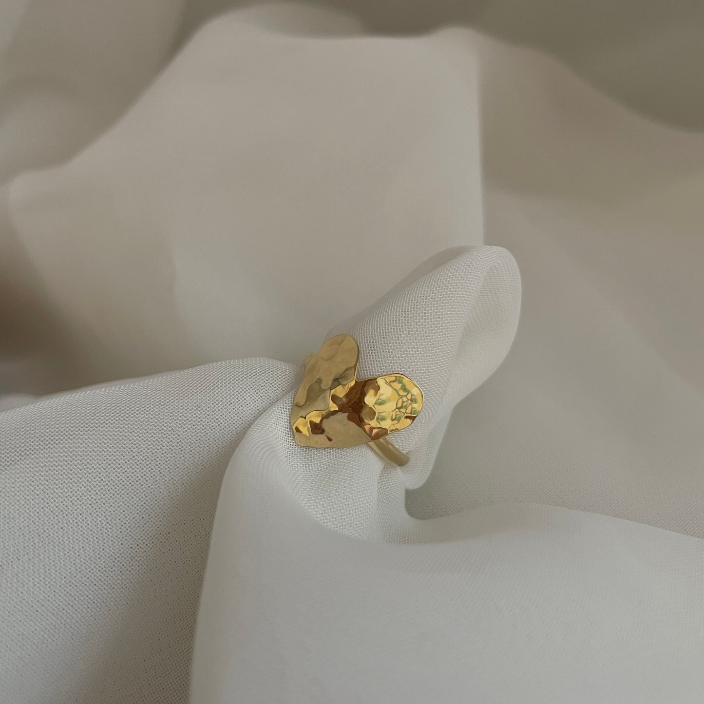 Anello cuore battuto regolabile oro giallo ABBRACCIAMI - Lumiere Bijoux