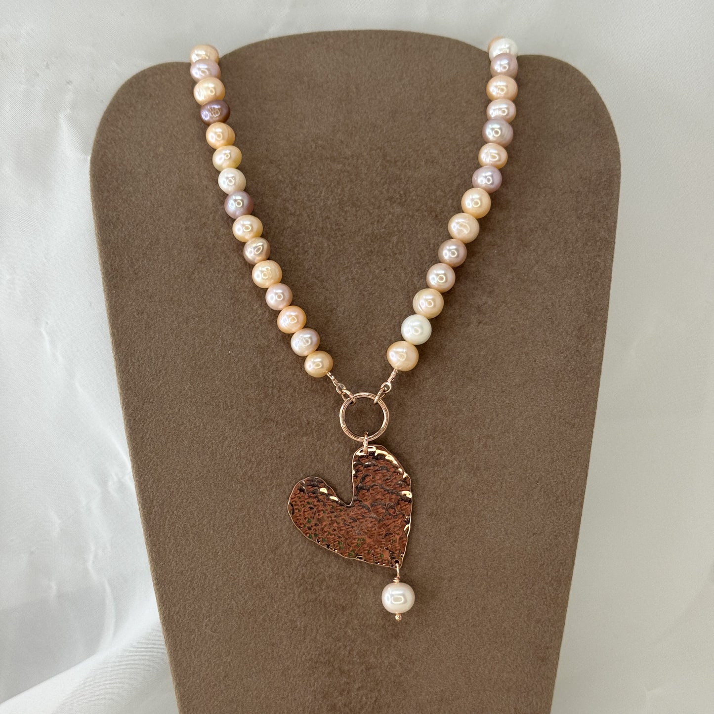 Collana di perle rosa e lilla tonde con cuore maxi NINI pendente - Lumiere Bijoux