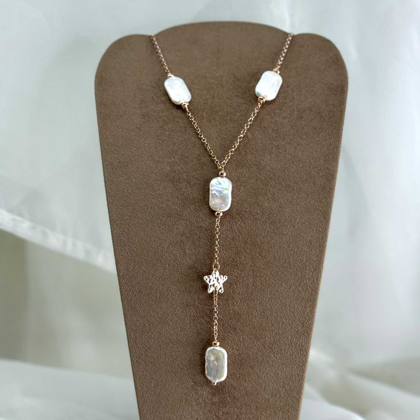 Collana rosario con perle rettangolari e stella battuta - Lumiere Bijoux