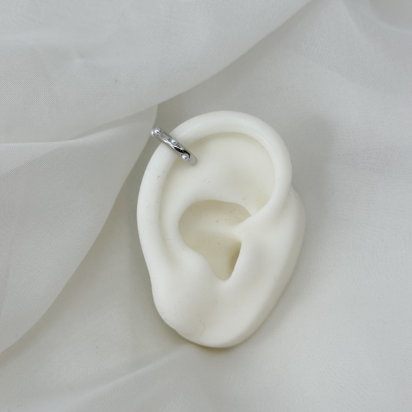 Earcuff fascia liscia con 5 micro perle - Lumiere Bijoux