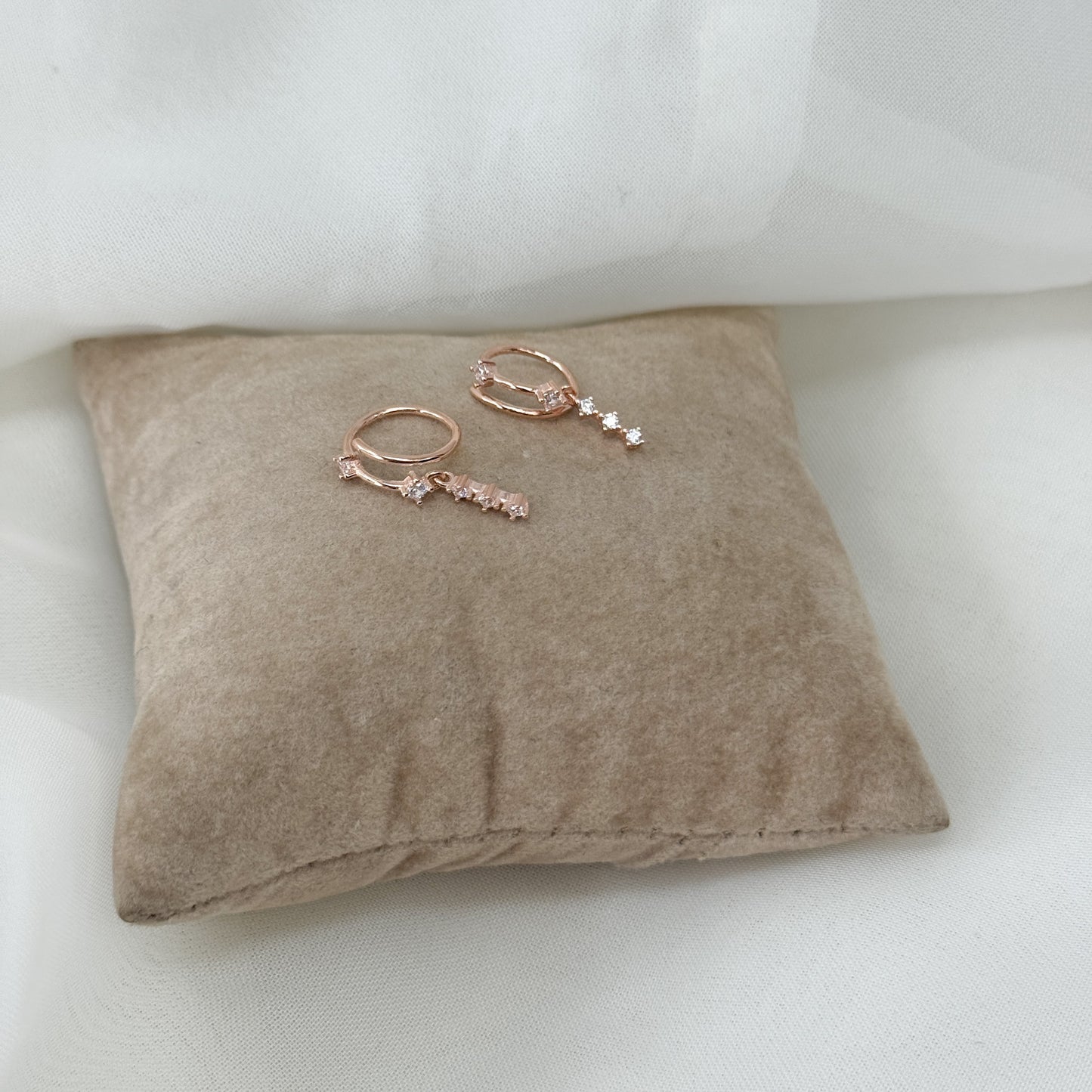 Coppia micro orecchini spirale zirconi pendenti - Lumiere Bijoux