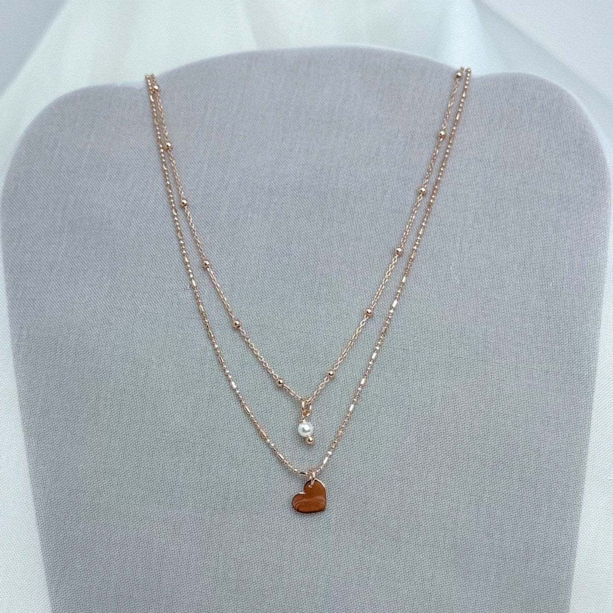 Collana due fili rosé con microperla pendente e cuore sweet