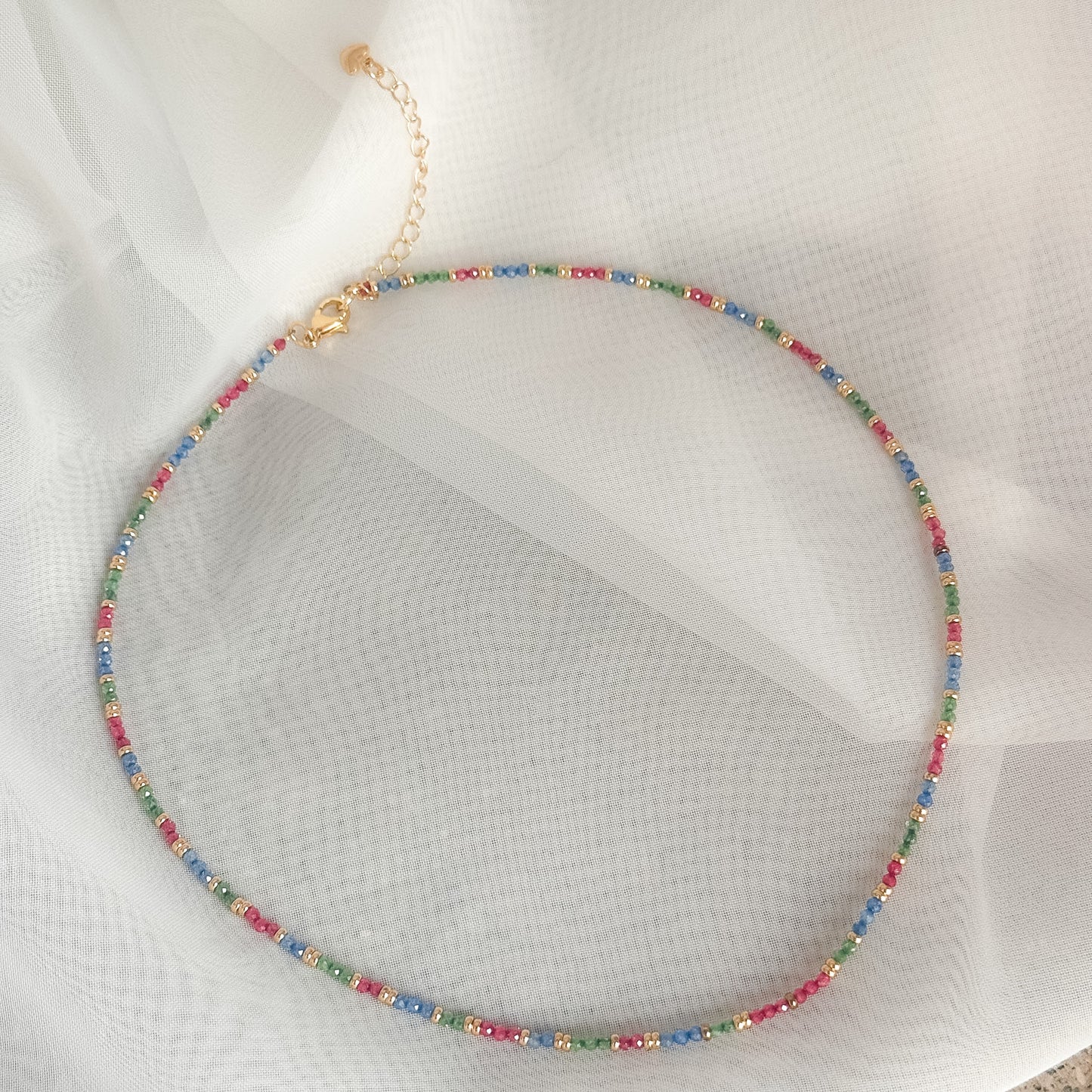 Collana multicolore con cristalli da 0.2 mm e pepite oro in ottone - Lumiere Bijoux