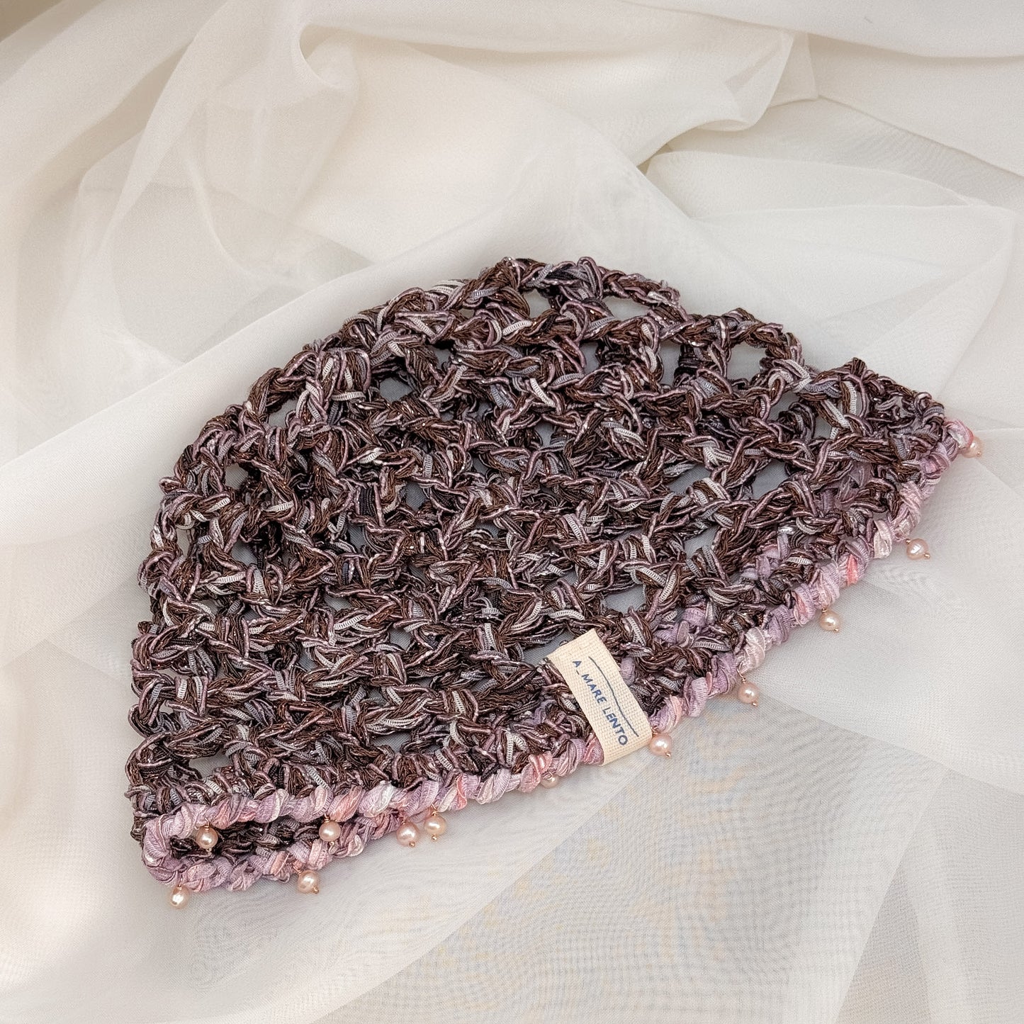 Cupolina Uncinetto cioccolato e filo lurex lilla con perle naturali rosa - Pezzo unico - Collab A_MARELENTO (Copia) - Lumiere Bijoux
