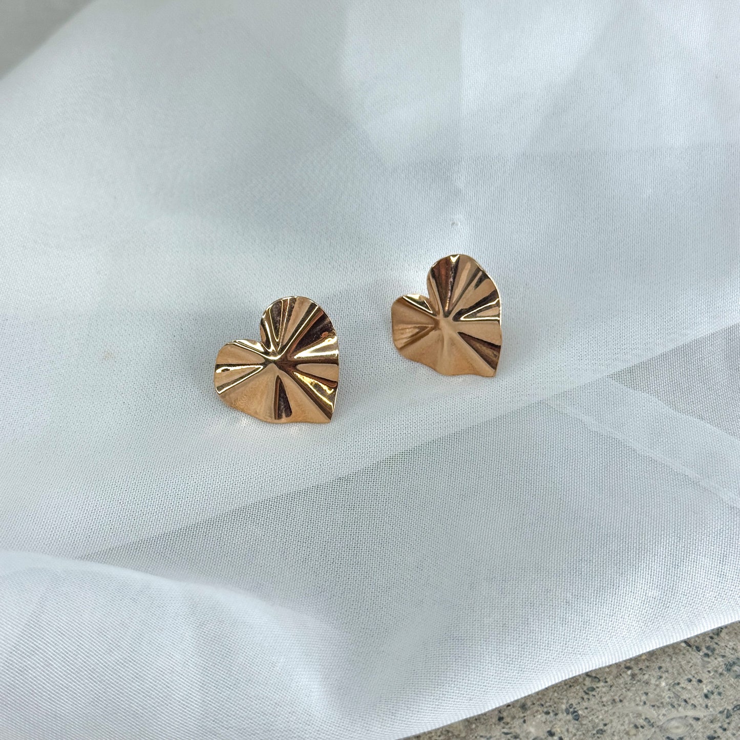 Coppia orecchini a lobo a di cuore ondulato - Lumiere Bijoux