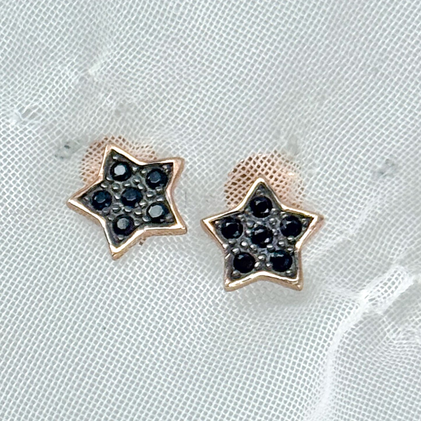 Orecchini a lobo base rosé e rutenio con zirconi neri a forma di cuore o stella - Lumiere Bijoux