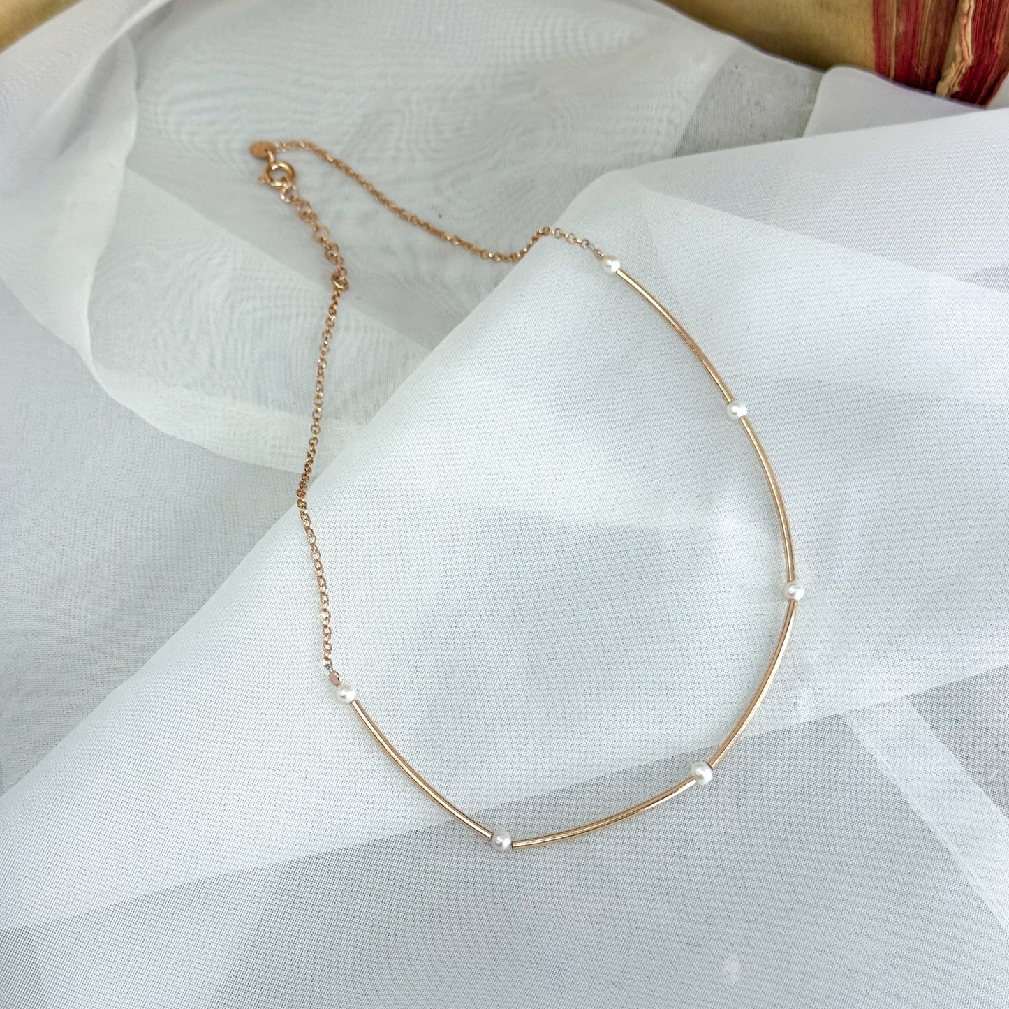 Collana choker tubetti alternata da microperle bianche cm 35 - Lumiere Bijoux