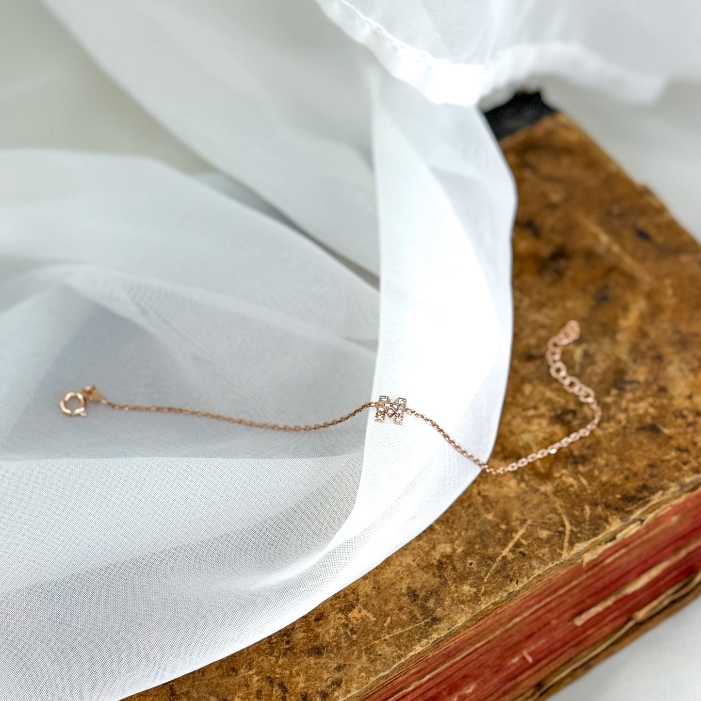 Bracciale personalizzato con iniziale di zirconi in linea argento rosé - Lumiere Bijoux