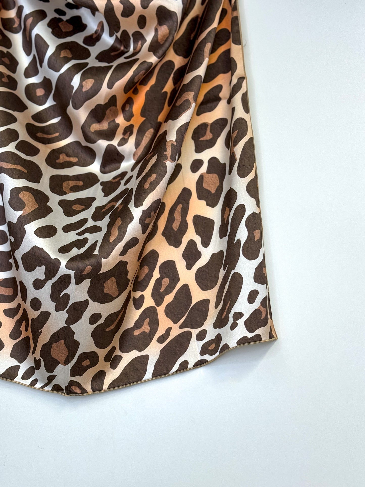 Foulard 100% seta - 70x70 cm Animalier rosa pesca - Lumiere Bijoux