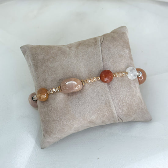 Bracciale elastico con pietra di luna cristalli e perle ovali champagne - Lumiere Bijoux