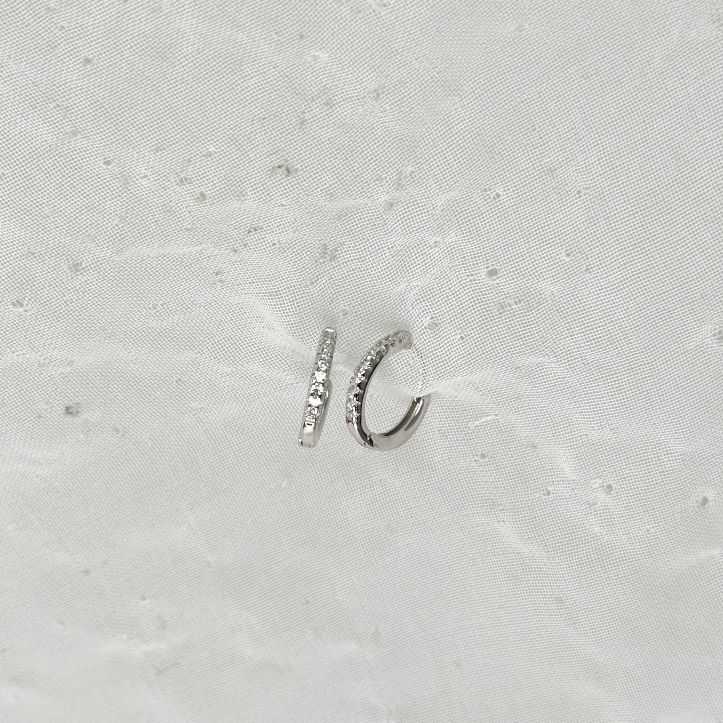 Orecchino singolo cerchietto zirconi bianchi 1cm - 1.2 cm -1.5 cm - Lumiere Bijoux