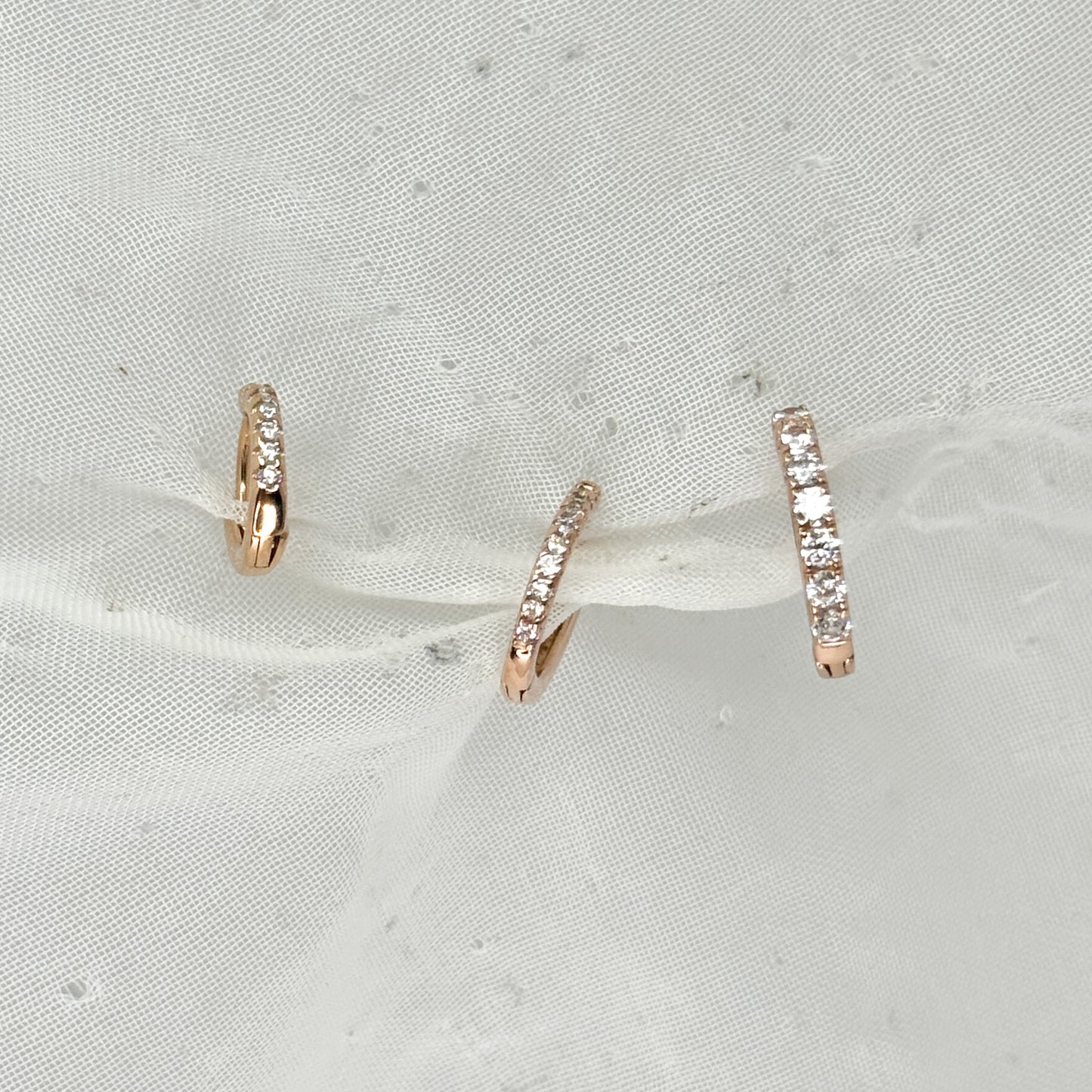 Orecchino singolo cerchietto zirconi bianchi 1cm - 1.2 cm -1.5 cm - Lumiere Bijoux