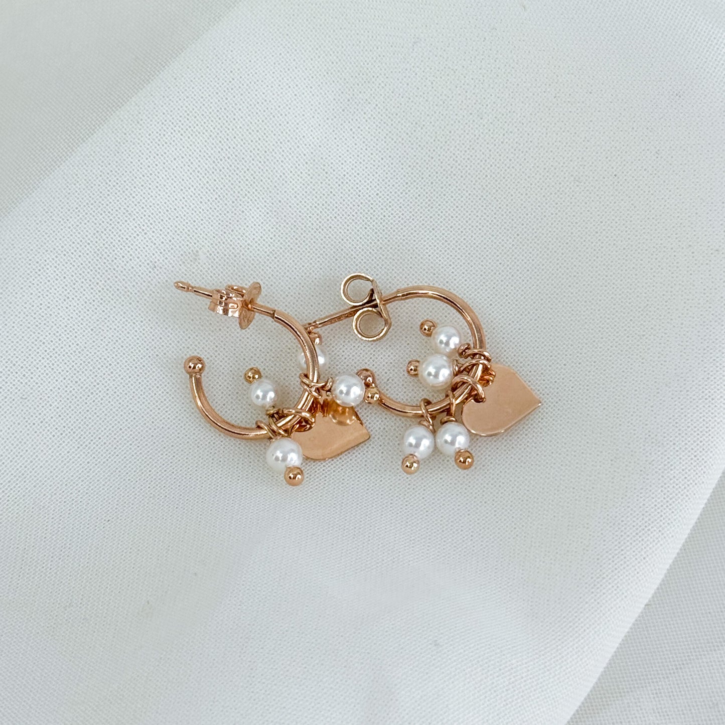 Coppia semicerchi da 1 cm con perle bianche pendenti e stella o cuore da 0,8 mm rosé - Lumiere Bijoux