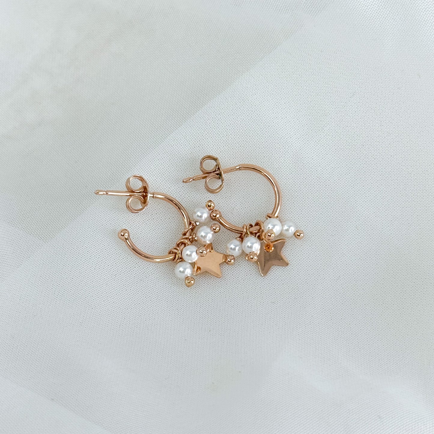 Coppia semicerchi da 1 cm con perle bianche pendenti e stella o cuore da 0,8 mm rosé - Lumiere Bijoux