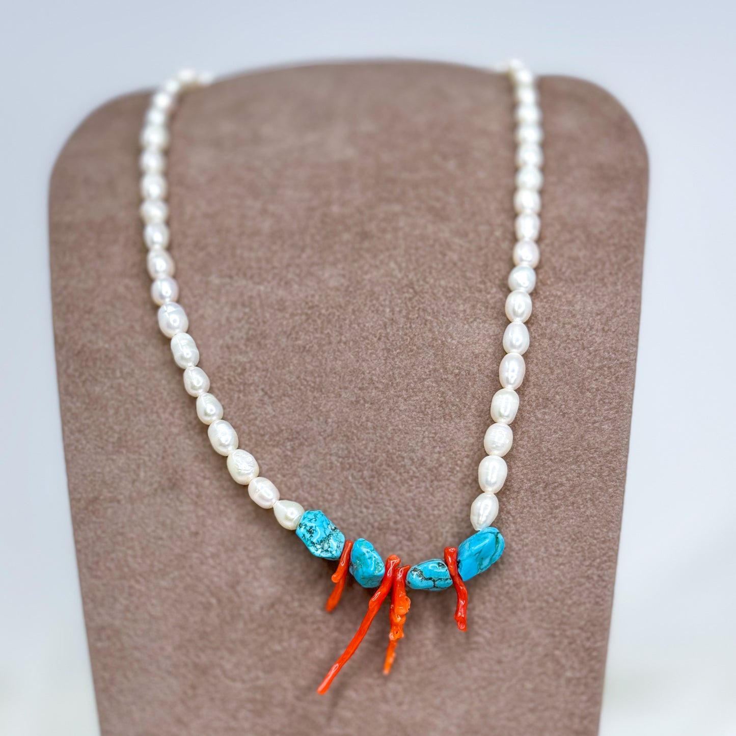 Collana Mykonos con perle risino da 0,5mm, turchesi e corallo summer love