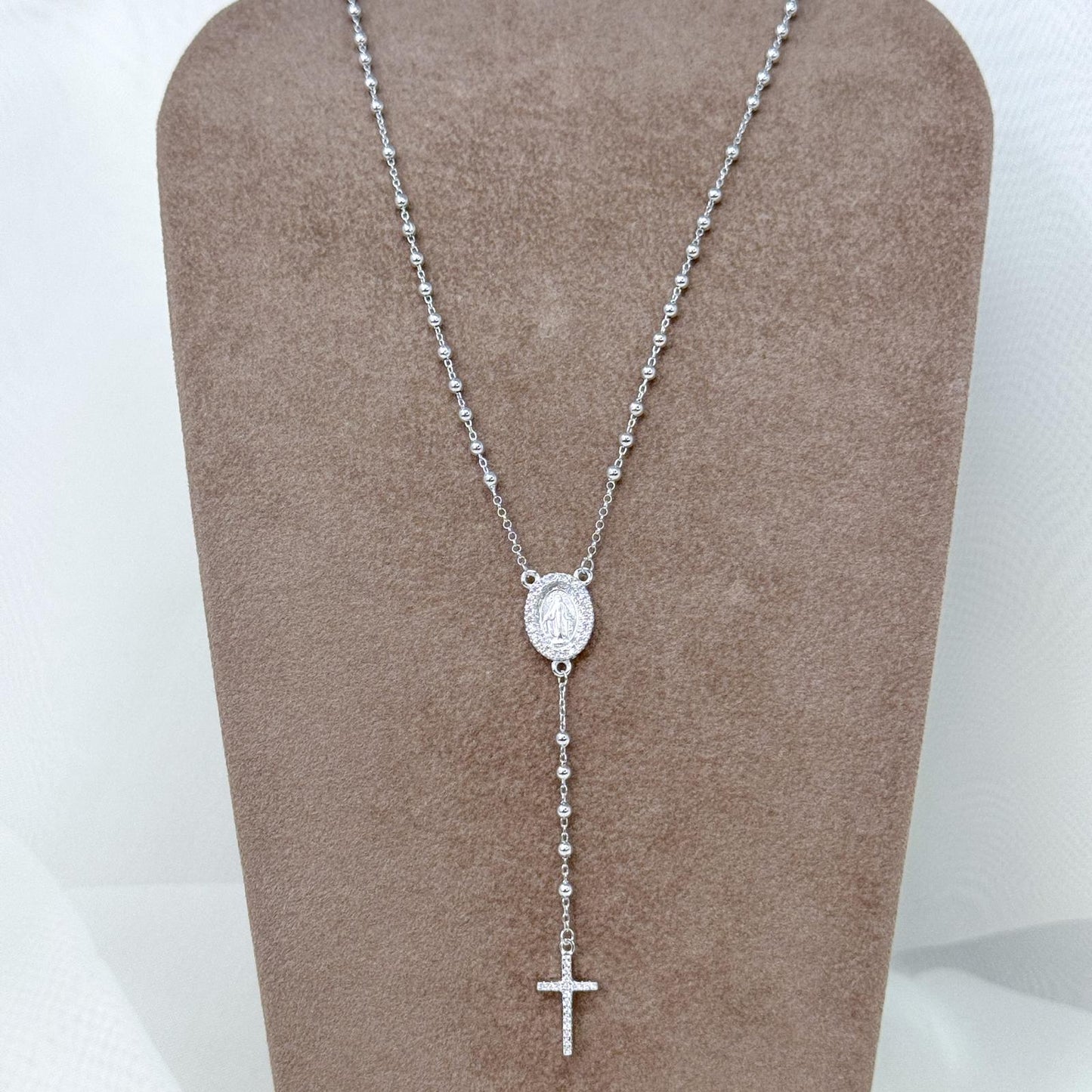 Collana rosario rodio cm 50 con madonnina e croce pendente