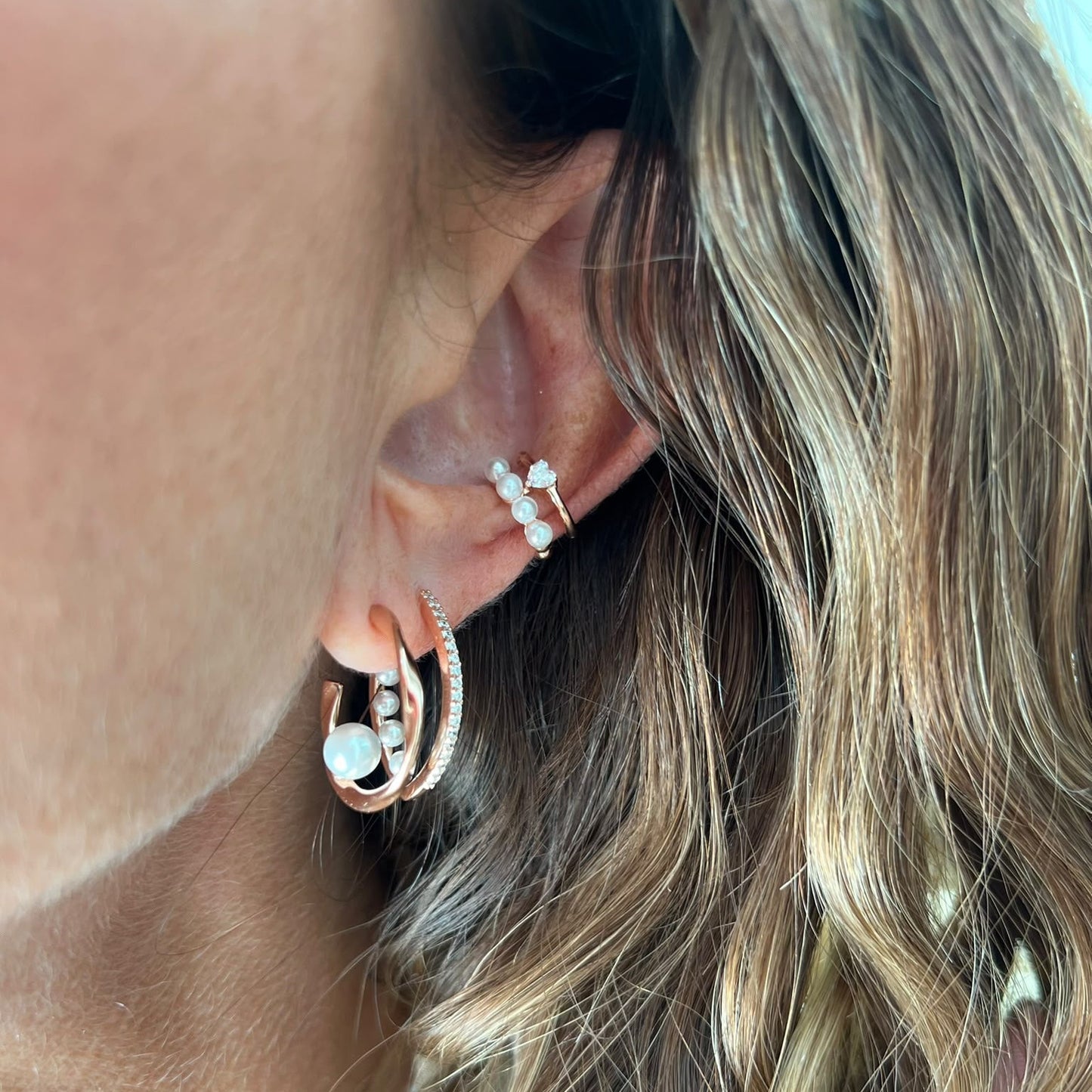 Coppia orecchini a cerchio con perla interna - Lumiere Bijoux