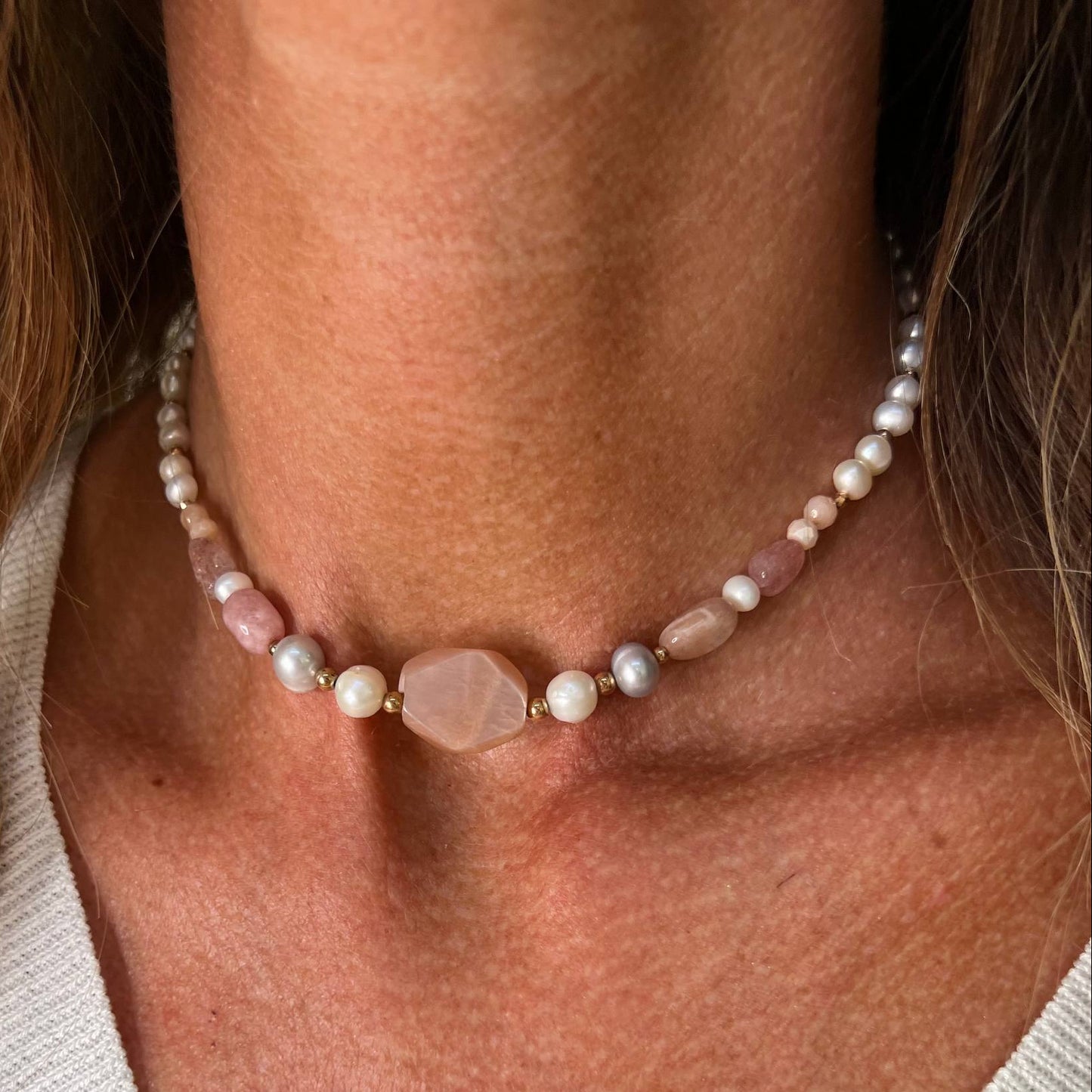 Collana perle bianche - pietra i luna e pepite rosé - PU125 - Lumiere Bijoux