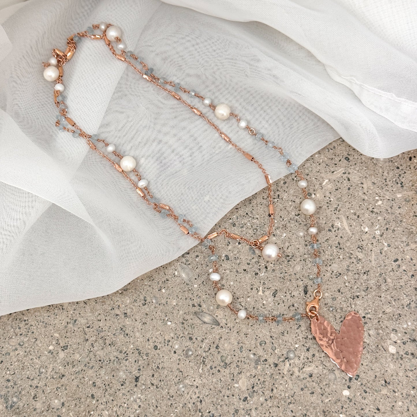 Collana lunga trasformabile cristalli azzurri e perle con cuore battuto pendente e catena tubetti — Argento 925 rosé Pezzo unico - Lumiere Bijoux